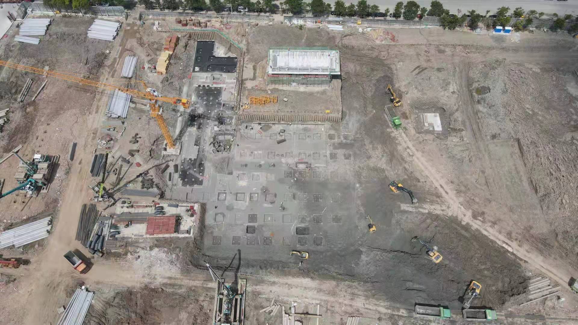 我們是一家集工業(yè)與民用建設(shè)、安裝、裝修裝飾、地基與基礎(chǔ)、大型土石方、市場(chǎng)開發(fā)為一體的施工總承包企業(yè)。