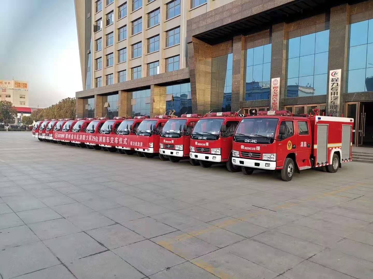 程力智能電源車紅色全車涂拆也很是亮眼 程力智能電源車紅色全車涂拆也很是亮眼