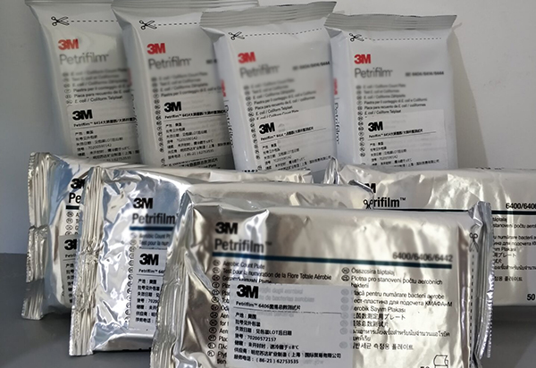 在參觀過程中先是查看了我們3M檢測片生產(chǎn)環(huán)境